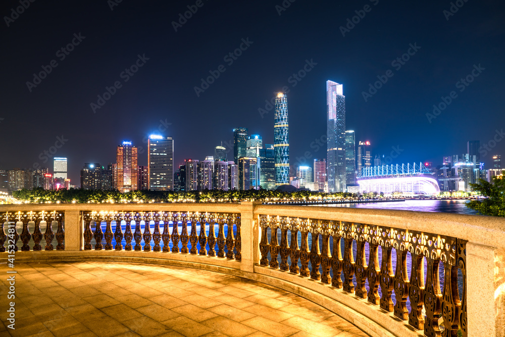 广州珠江金融中心现代建筑夜景