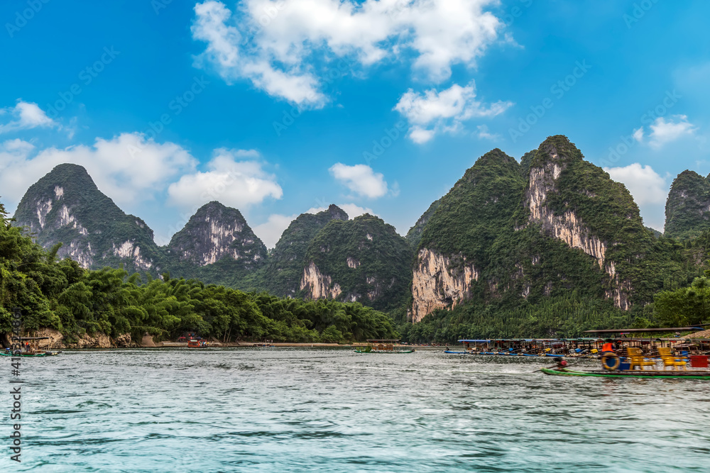 中国桂林喀斯特山脉景观