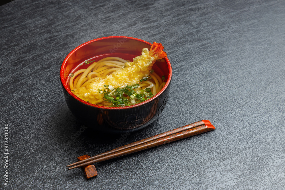 天ぷらうどん　 Tempura in Udon noodle soup japanese food