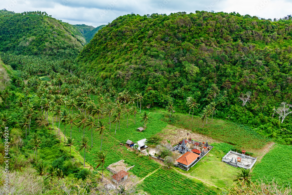 巴厘岛村庄传统印度教寺庙的美景。自然，最佳旅游目的地