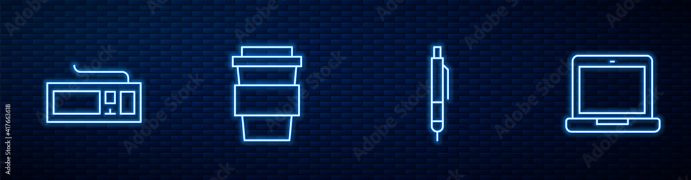 设置行笔、键盘、咖啡杯和笔记本电脑。砖墙上闪闪发光的霓虹灯图标。矢量。