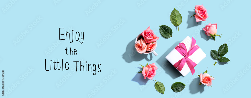 Enjoy the little things message with a gift box and roses - flat lay