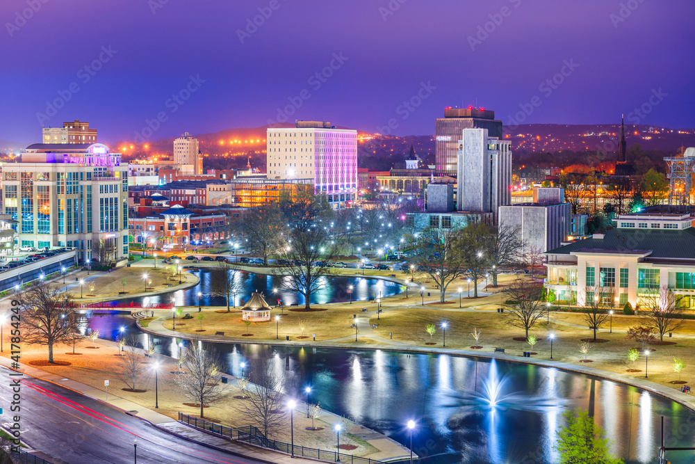 Huntsville, Alabama, USA park and Downtown Cityscape