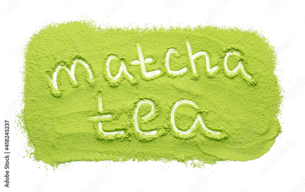 文本MATCHA TEA由白色背景上的粉末制成