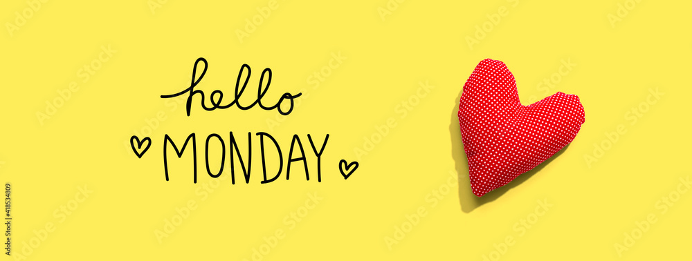 Hello Monday message with a red heart cushion-flat lay（周一你好，带红色心形垫子的信息-平躺）