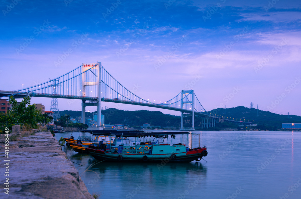 中国广东省汕头市汕头湾大桥夜景