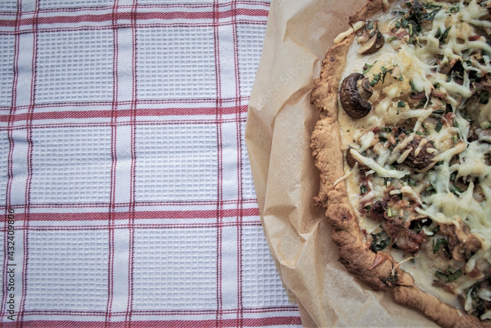 Homemade cheese quiché lorraine (mini pizza) with mushrooms