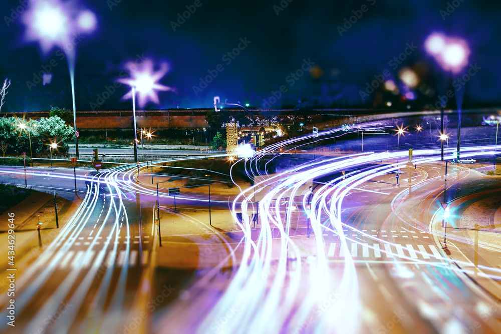 Fondo abstracto de ciudad y luces de tráfico. Coches y semáforos. Diseño urbano y transporte