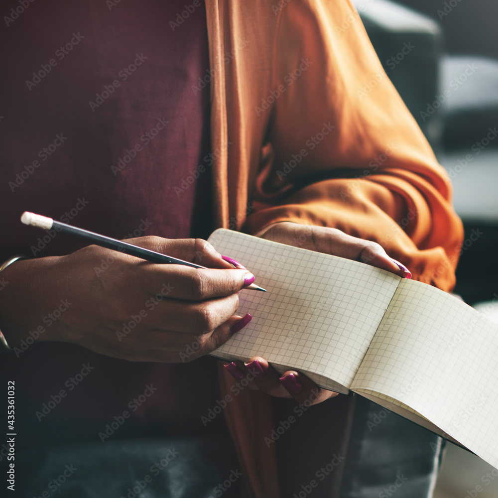 Hand writing note to a notebook