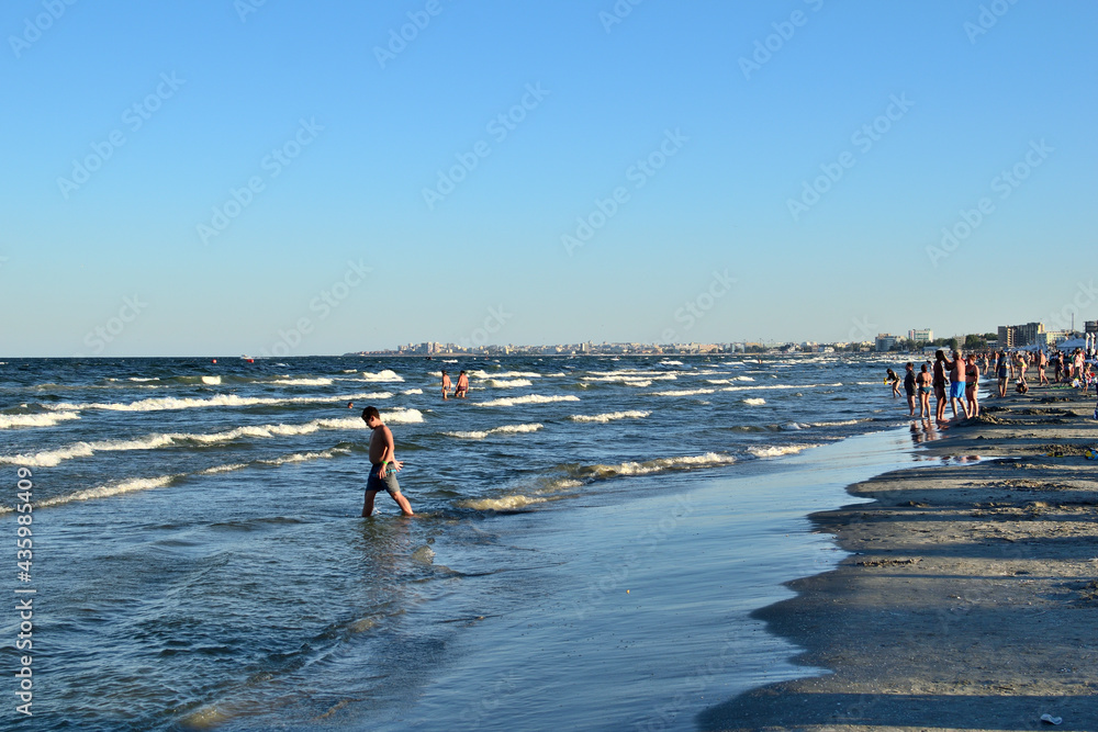 海滩上的海景和良好的海浪-海景，景观-康斯坦察州纳沃达里