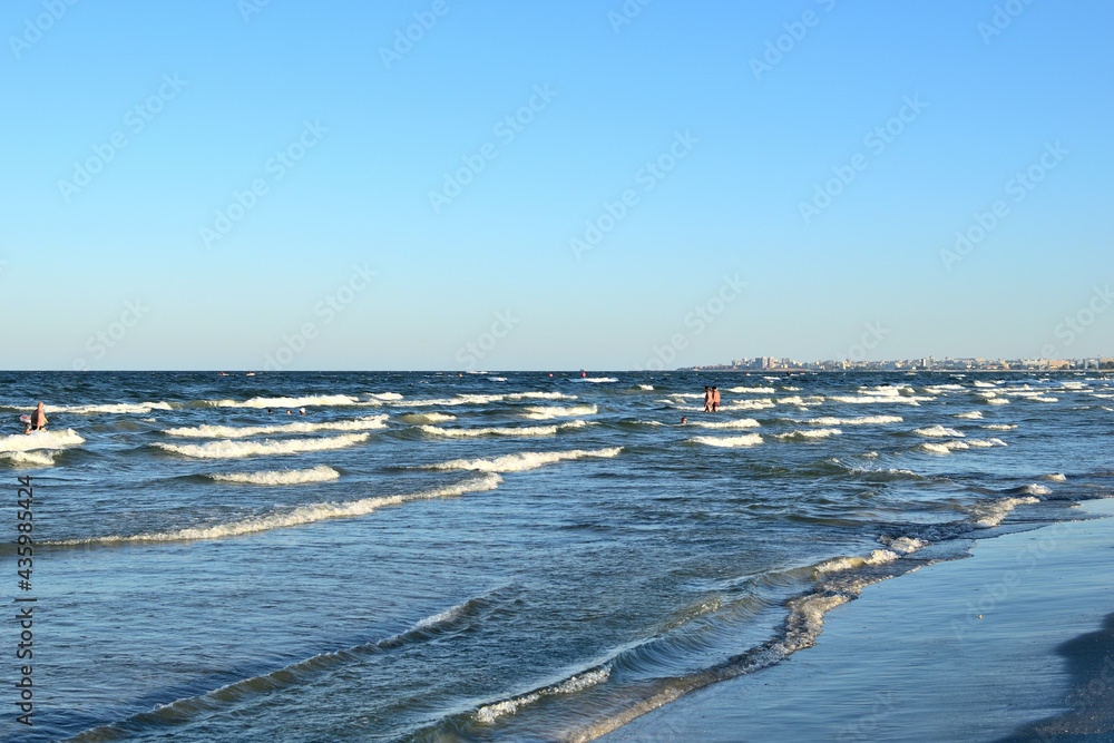 海滩上的海景和良好的海浪-海景，景观-康斯坦察州纳沃达里