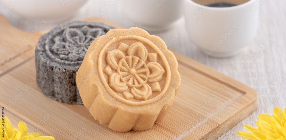 Beautiful moon cake mung bean cake for Mid-Autumn festival.