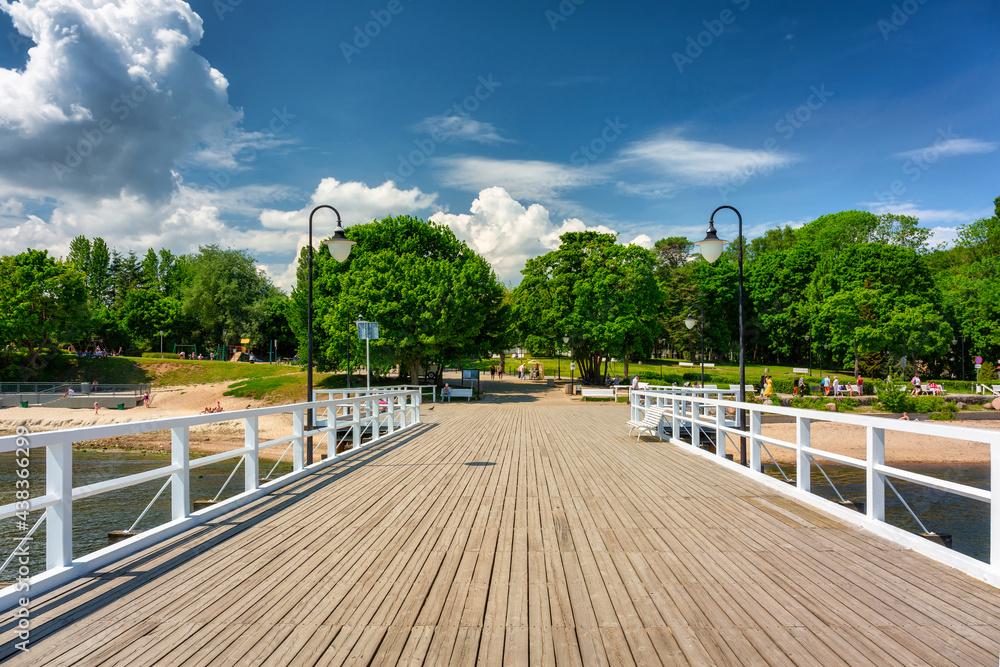 波兰Gdynia Orlowo码头的波罗的海夏季景色