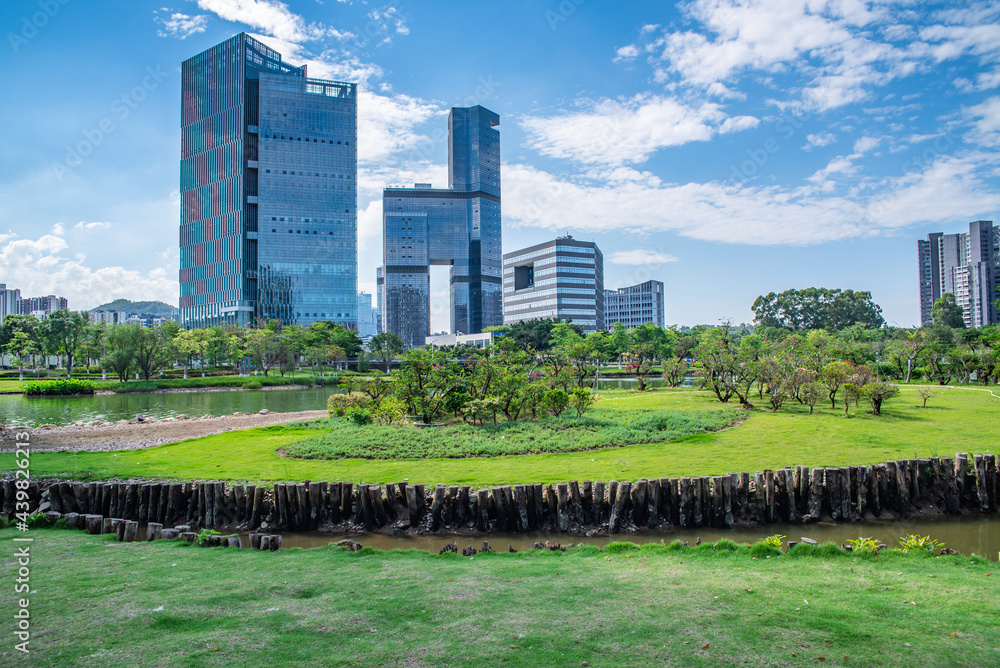 中国广州市南沙区蕉门河大厦天际线