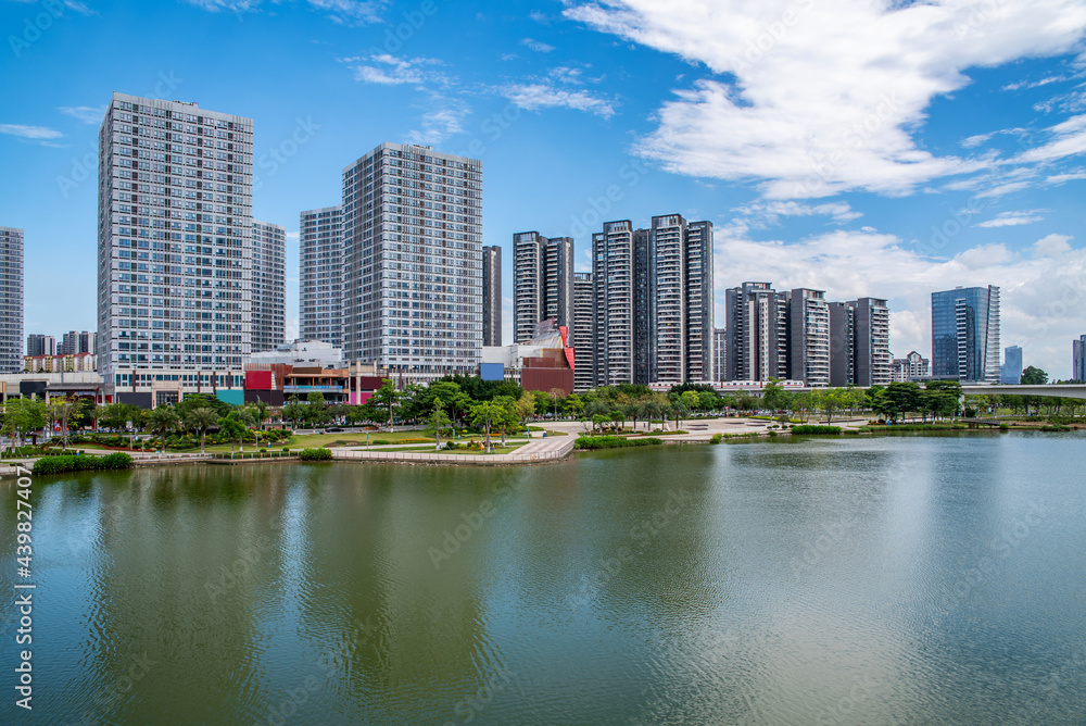 中国广州市南沙区蕉门河大厦天际线