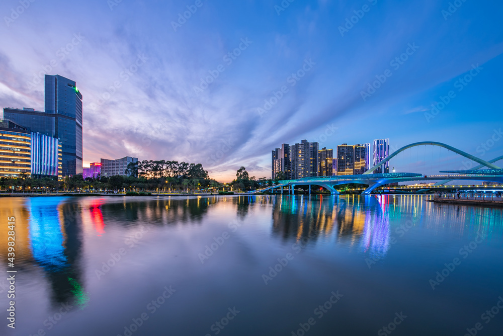 中国广州南沙蕉门河人行天桥夜景