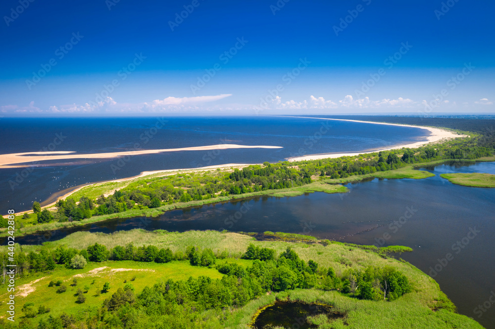 波罗的海海滩旁的湖泊美景，波兰米科斯泽沃