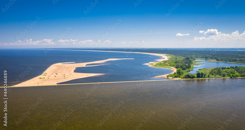 波罗的海海滩旁的湖泊美景，波兰米科斯泽沃