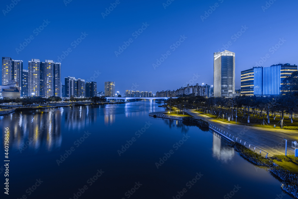 广州市南沙区蕉门江畔建筑夜景