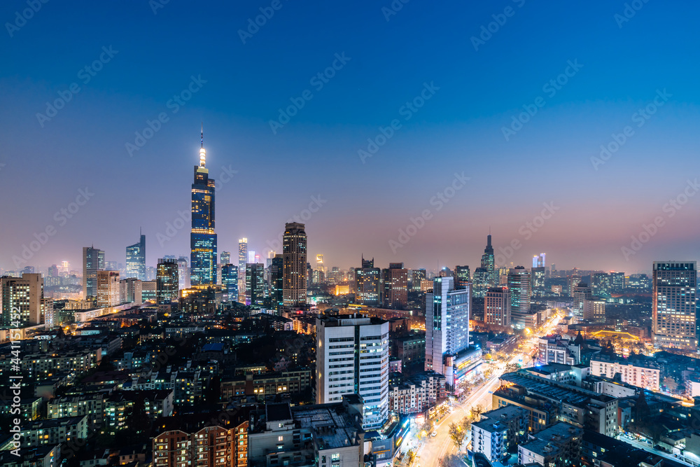 中国江苏南京紫峰大厦与城市天际线夜景