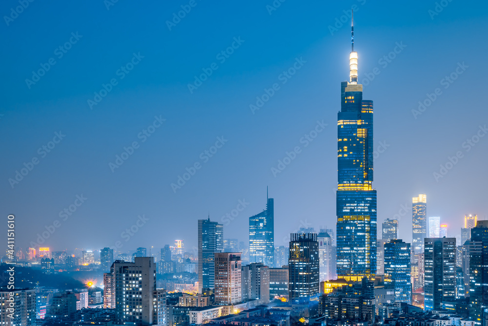 中国江苏南京紫峰大厦与城市天际线夜景