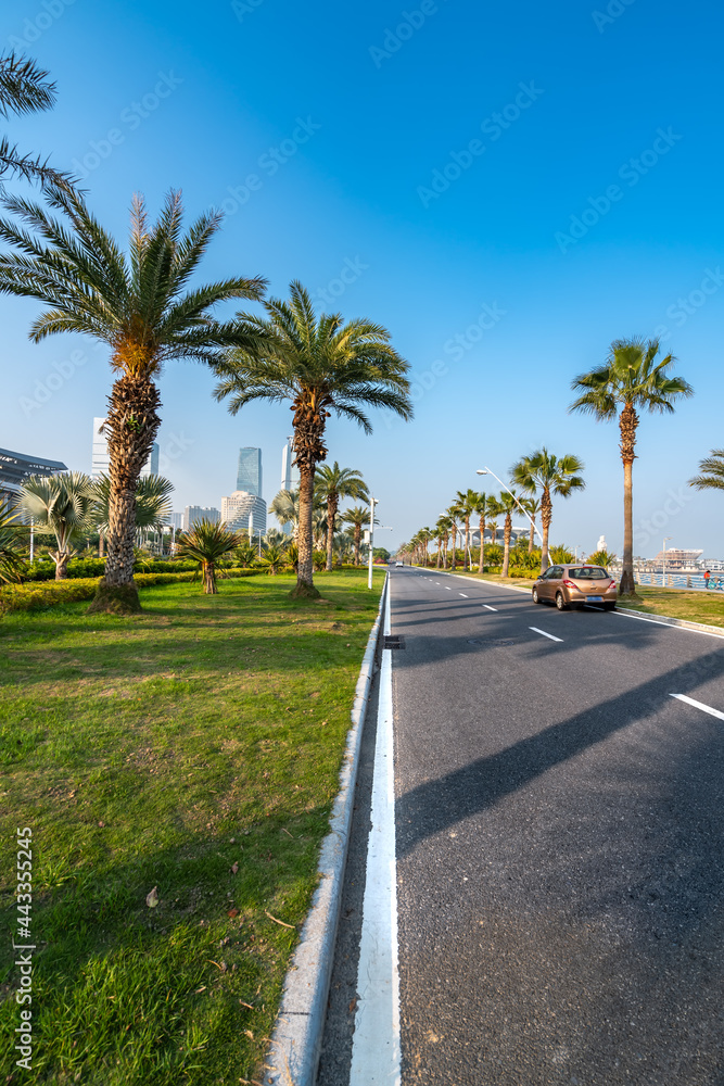 中央商务区、道路和摩天大楼，中国厦门。