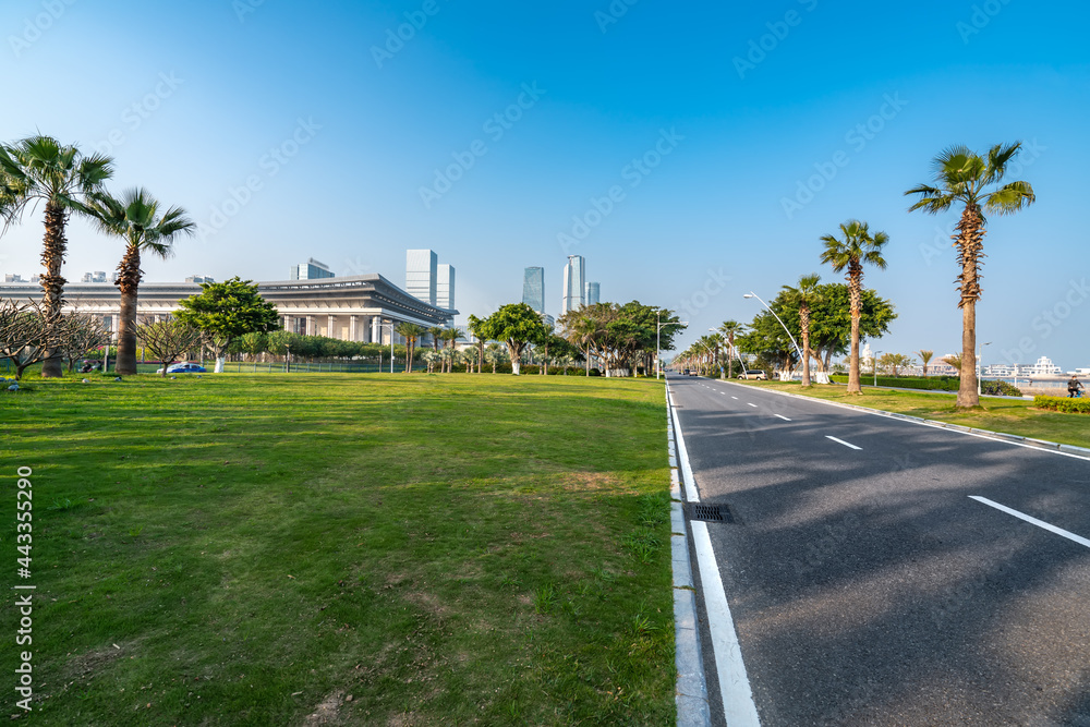 中央商务区、道路和摩天大楼，中国厦门。