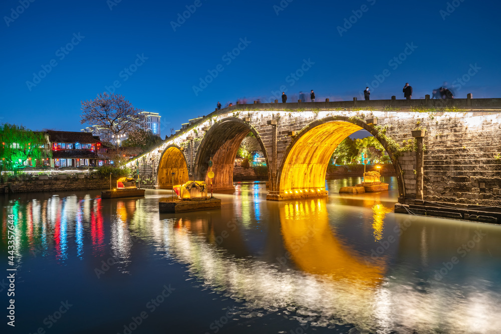 杭州拱辰桥古运河夜景