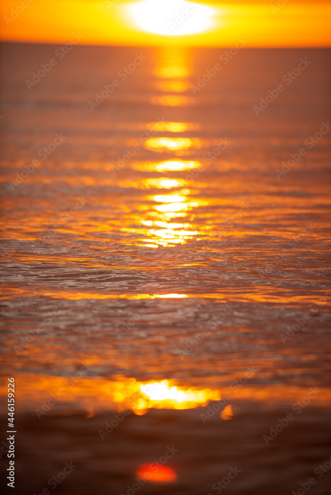 夕日とビーチ