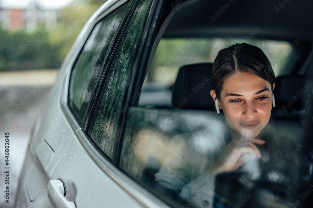 成年女性，确保她的公司繁荣。