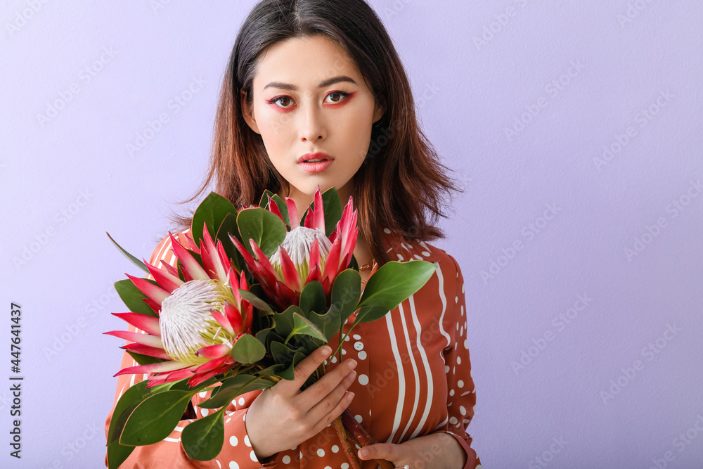 美丽的年轻女子，彩色背景上有千变万化的花朵