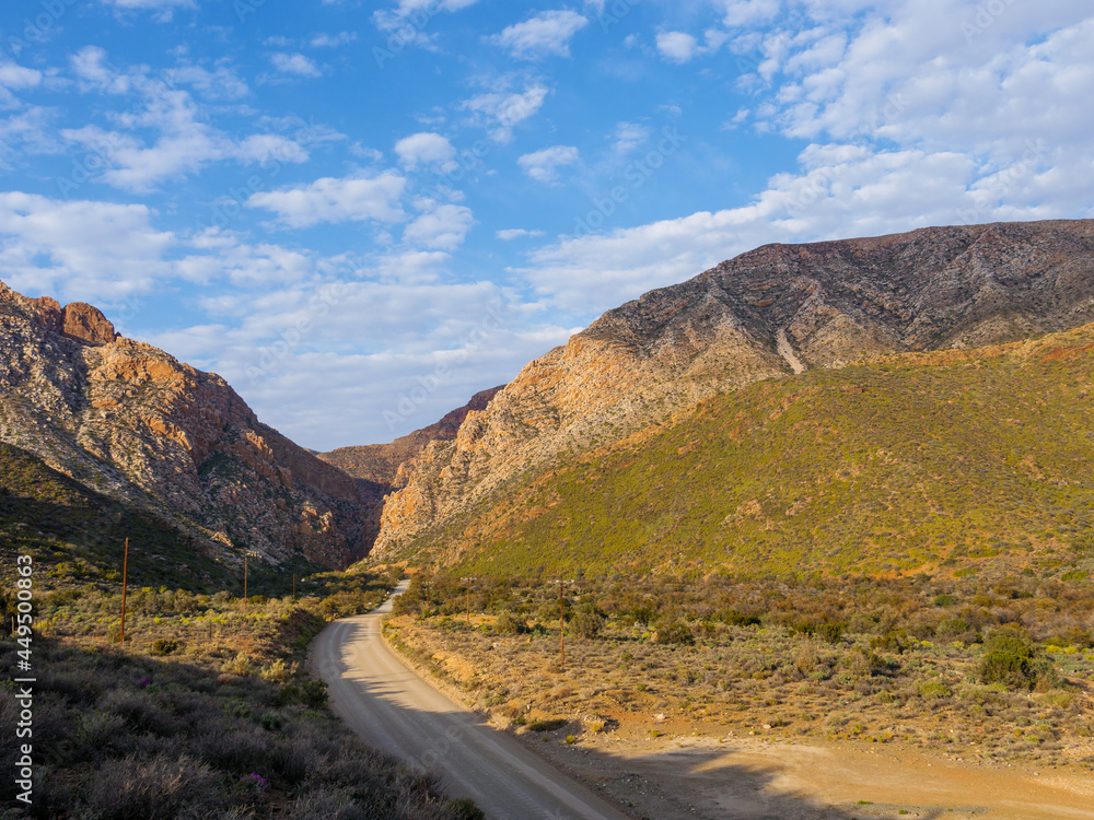 Swartberg Pass through the Swartberg Mountains。Great Karoo。Prince Albert。西开普省。South Afri