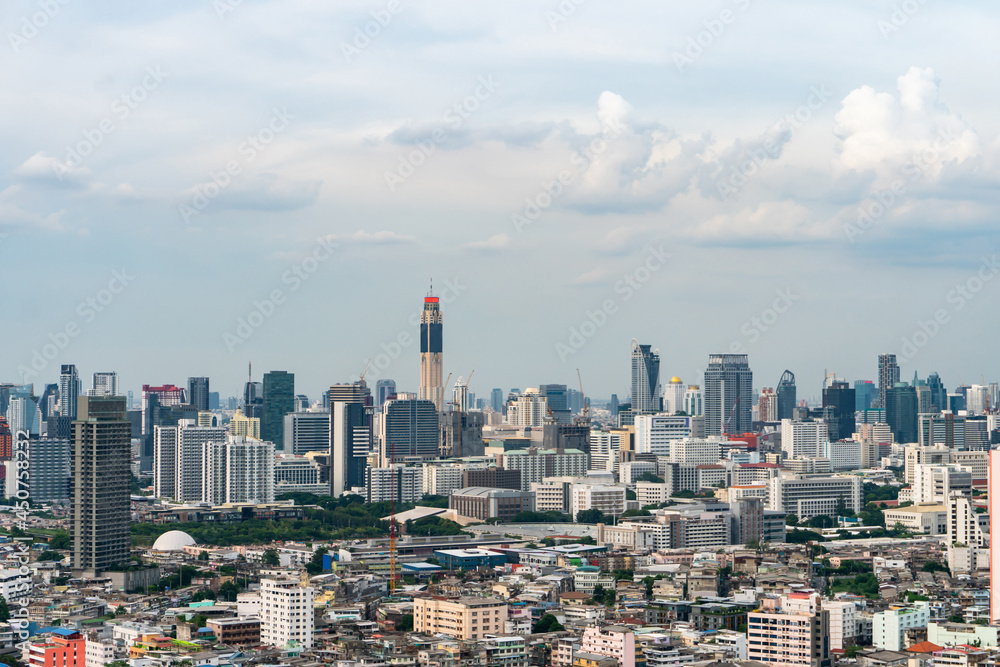 大都市市中心的城市景观和高层建筑。帕诺拉米的市中心商业区