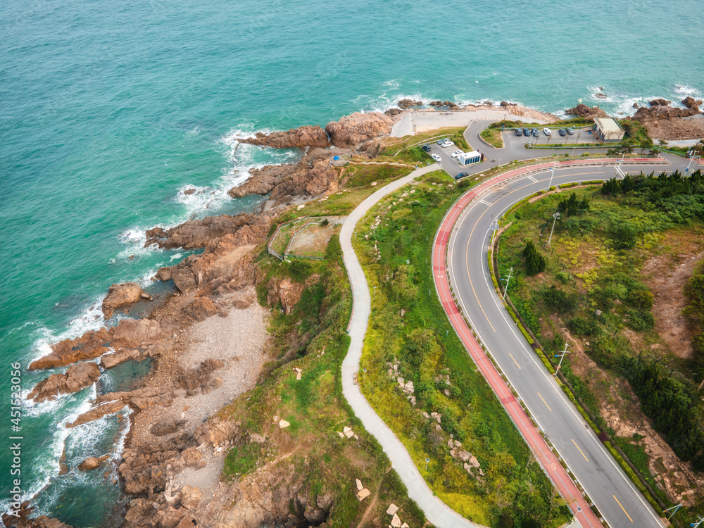 航拍海岸线岛道