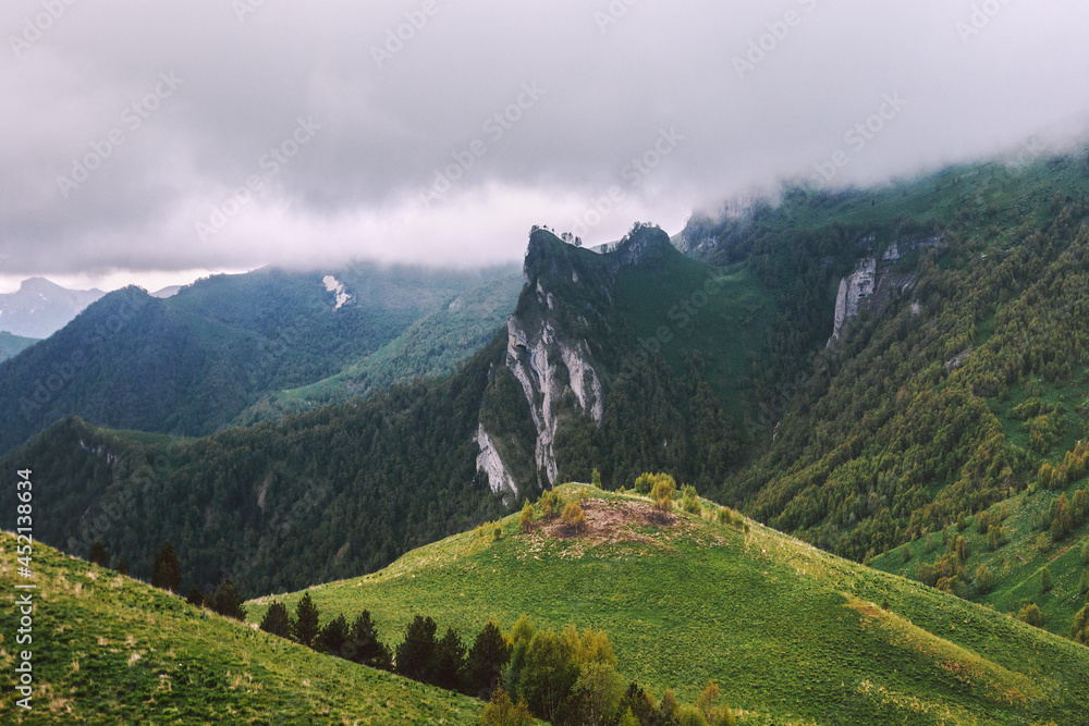 高山峡谷和森林景观自然风景区