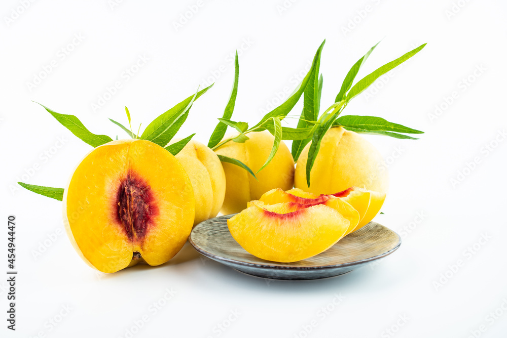 Red heart yellow peach, a specialty fruit in Yanling, Hunan, China