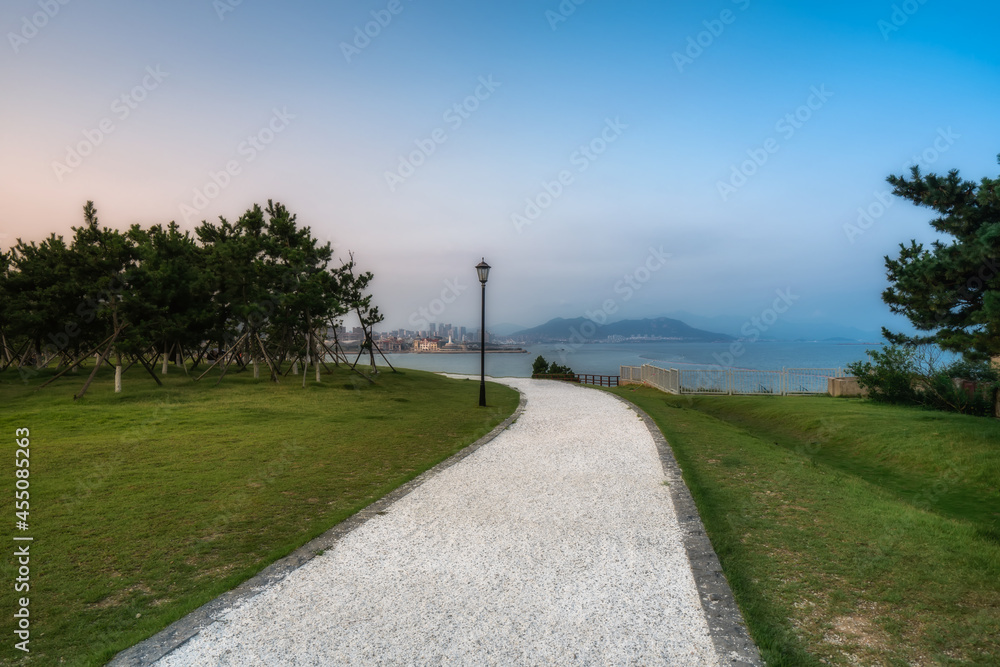 Qingdao Island Park road scenery