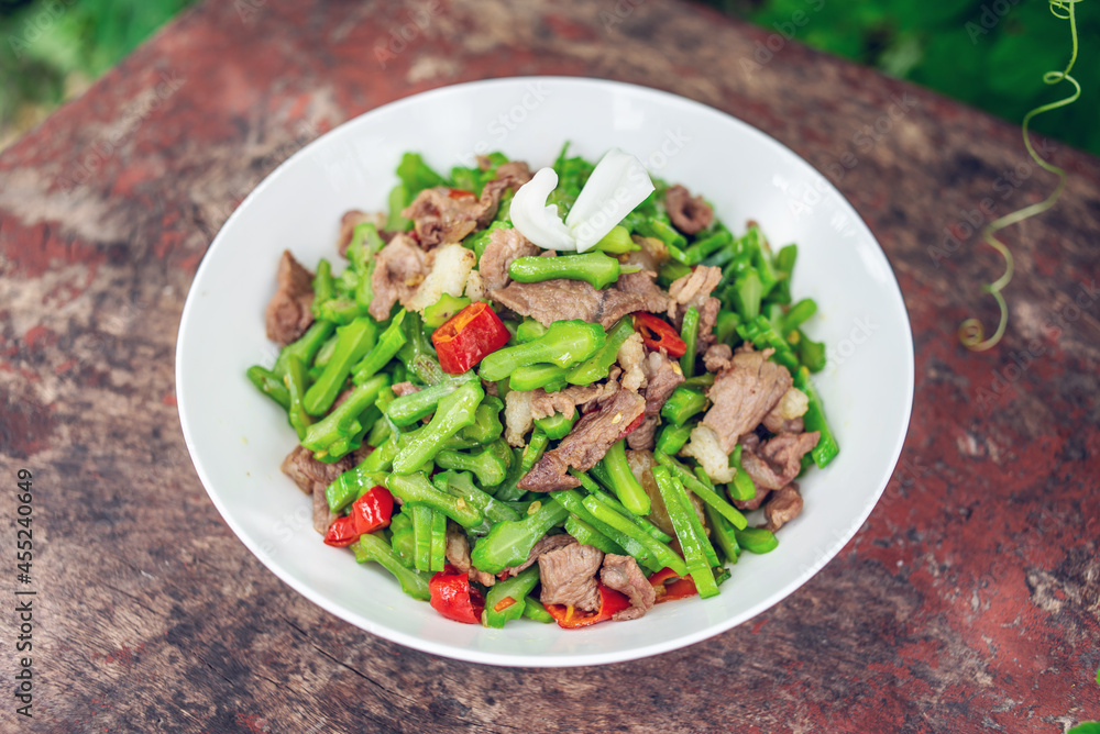 中国湖南的一道刀豆炒猪肉