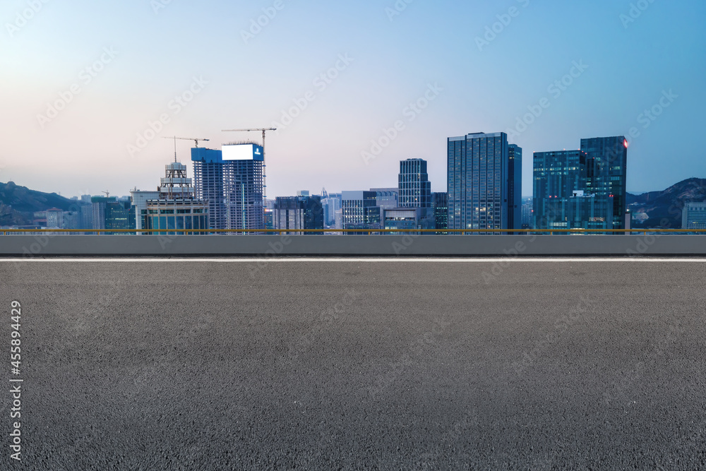 道路地面与城市建筑景观