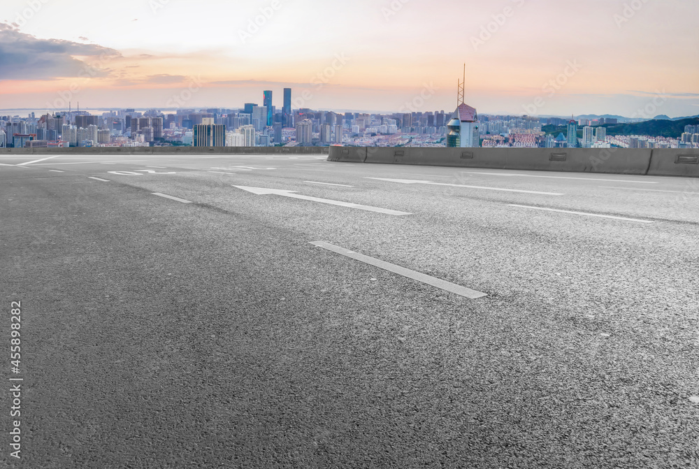 道路地面与城市建筑景观