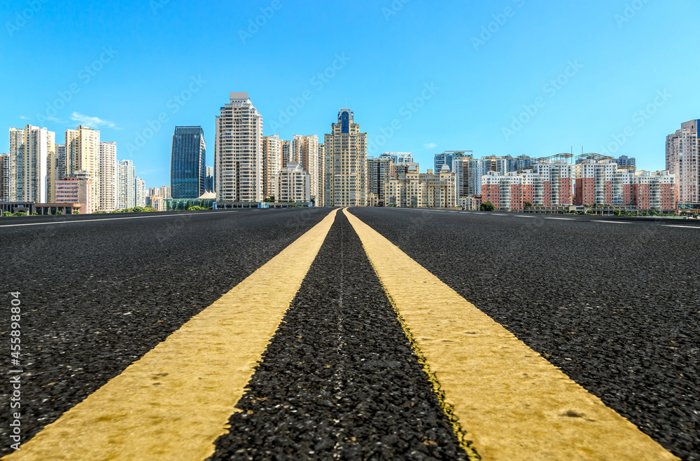 道路地面与城市建筑景观