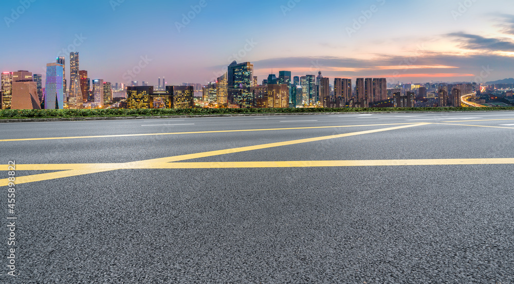 道路地面和城市建筑景观