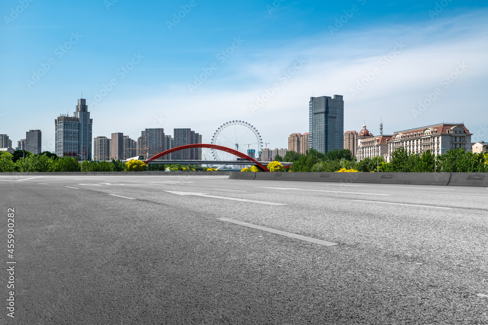 道路地面与城市建筑景观