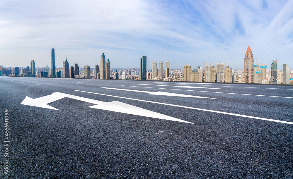 道路地面与城市建筑景观