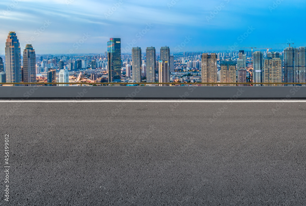 道路和城市建筑背景