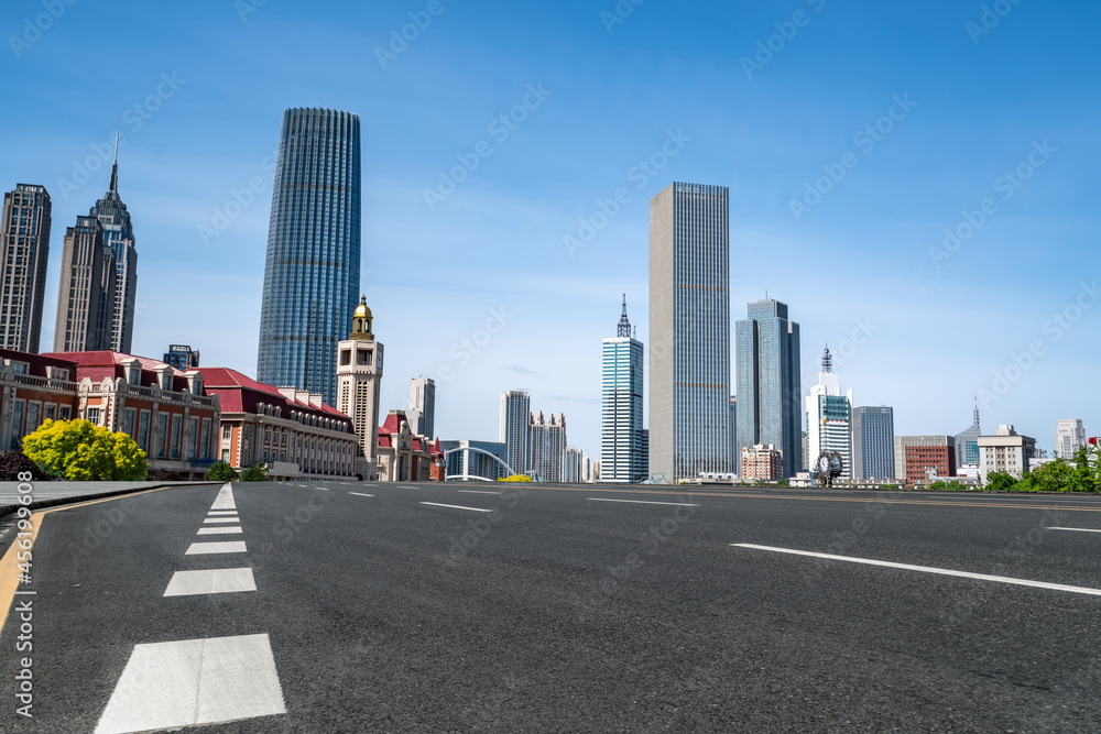 道路和城市建筑背景