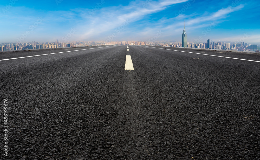 道路和城市建筑背景