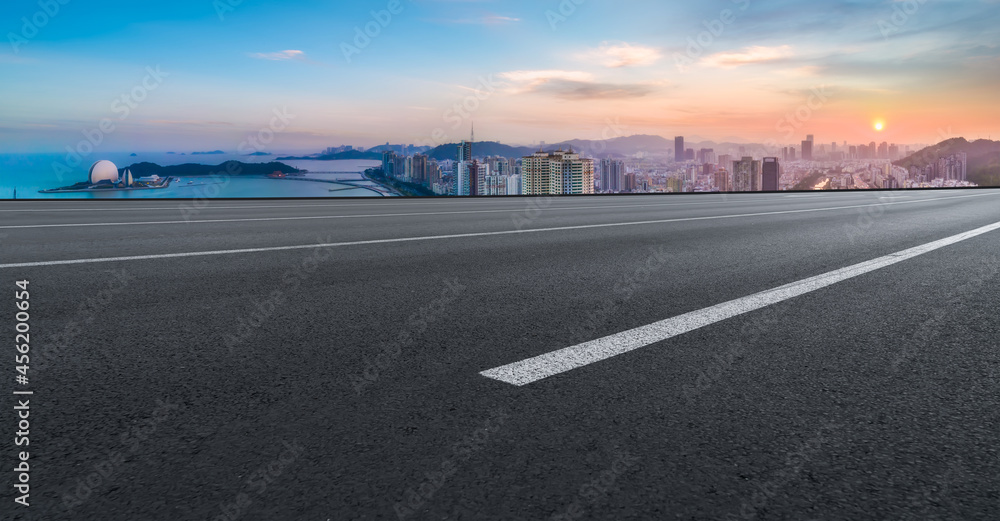 道路和城市建筑背景