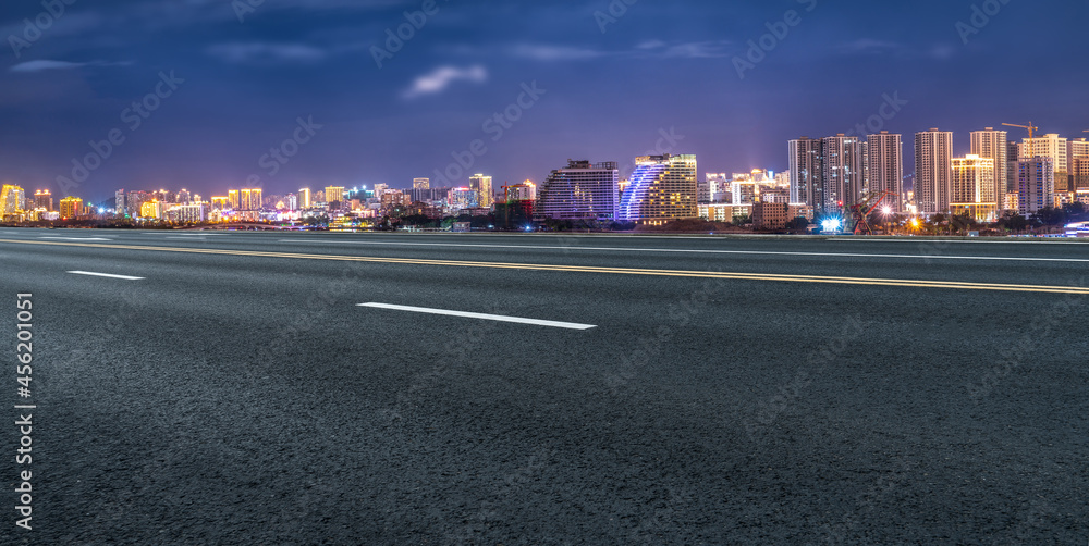 道路和城市建筑背景