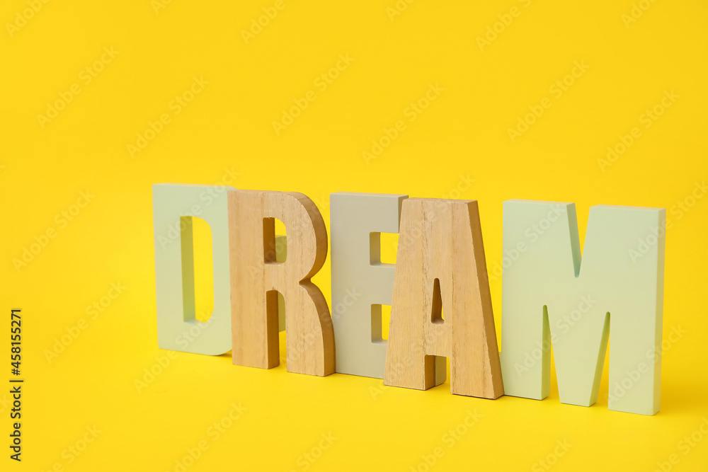 彩色背景上DREAM字样的时尚装饰